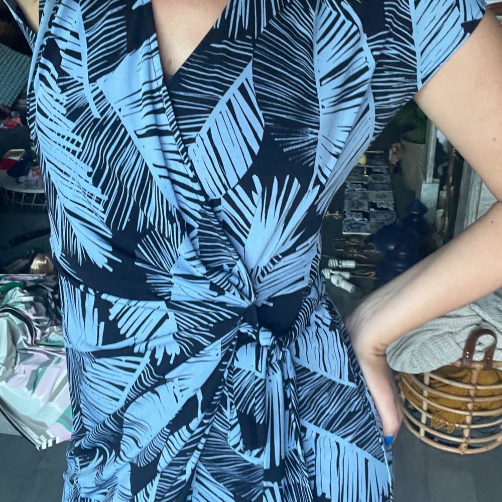Maggy London Black and Blue Leaf Print Midi Dress